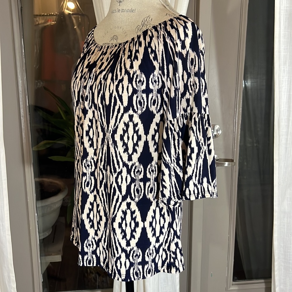 Vall navy cream off white pattern women’s blouse shirt. Size small​ - Picture 5 of 12